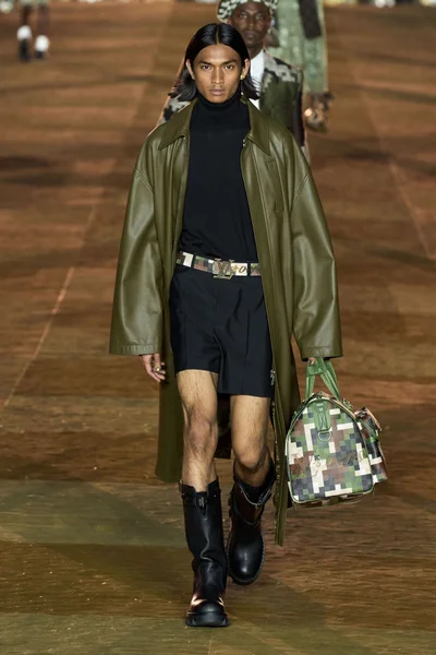 Look 13
